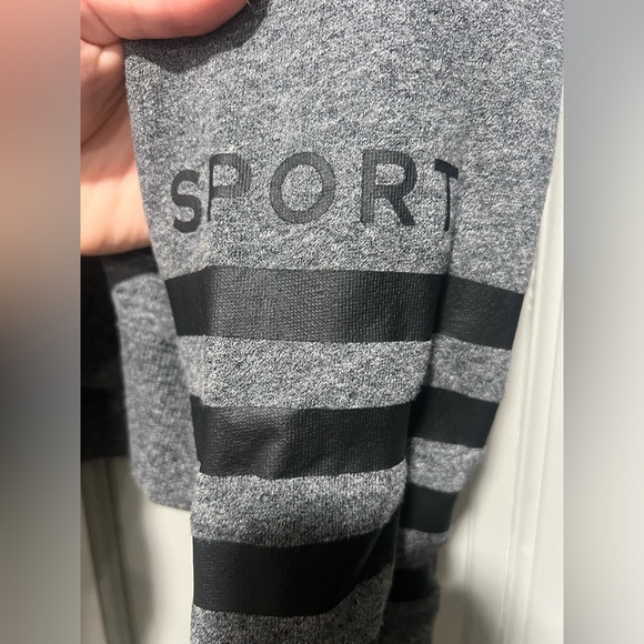 Tommy Hilfiger Sweatshirt (2 for 20) - Picture 2 of 3